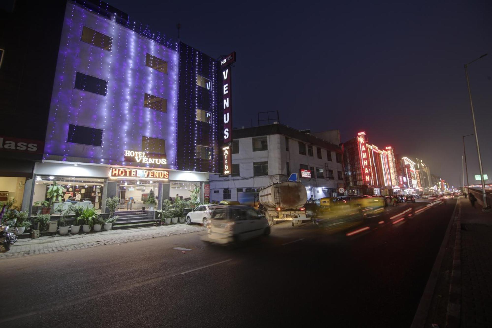 Hotel Venus Plaza Nowe Delhi Zewnętrze zdjęcie